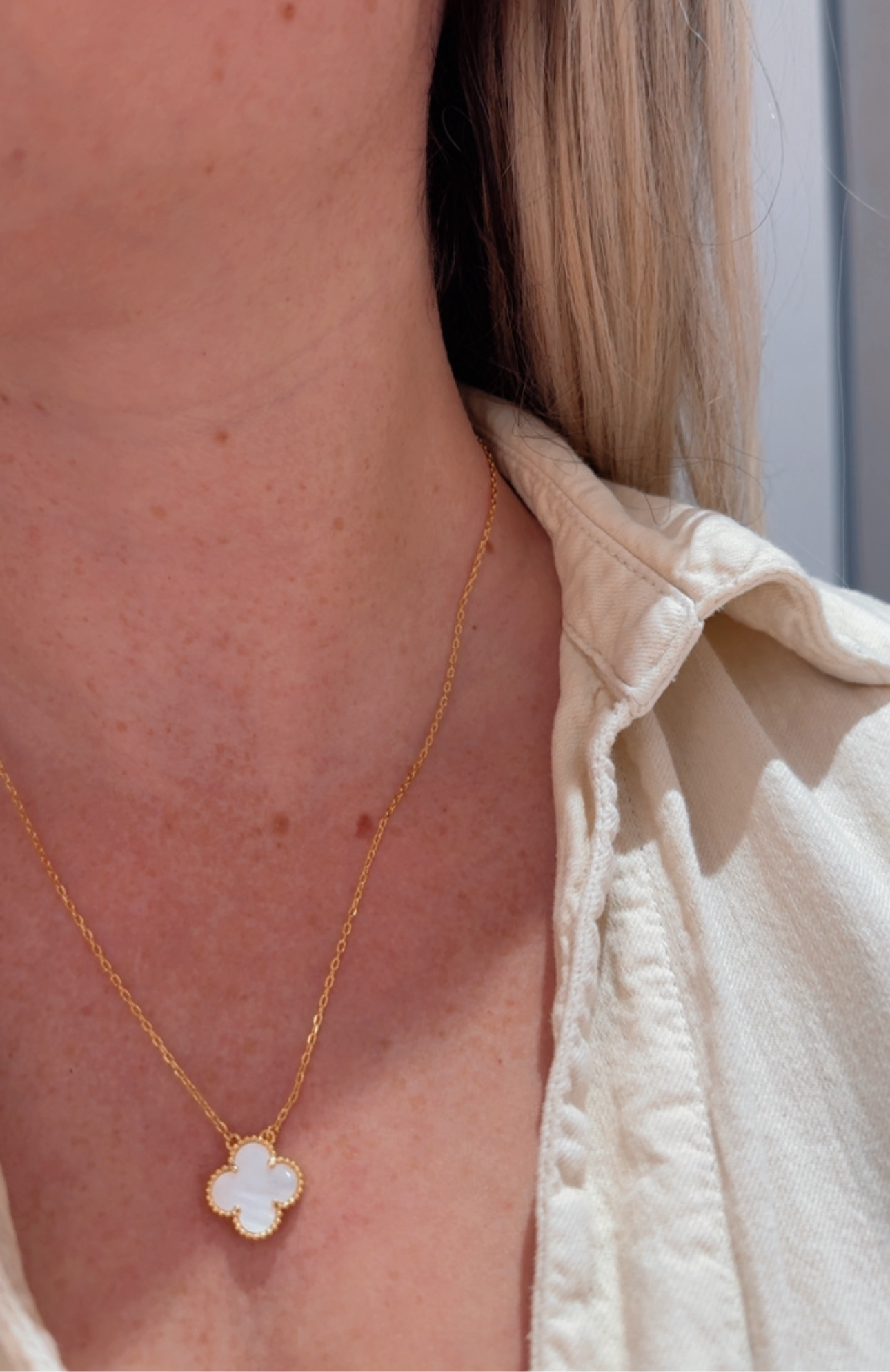 VC COLORS BLACK WHITE SILVER GOLD NECKLACE