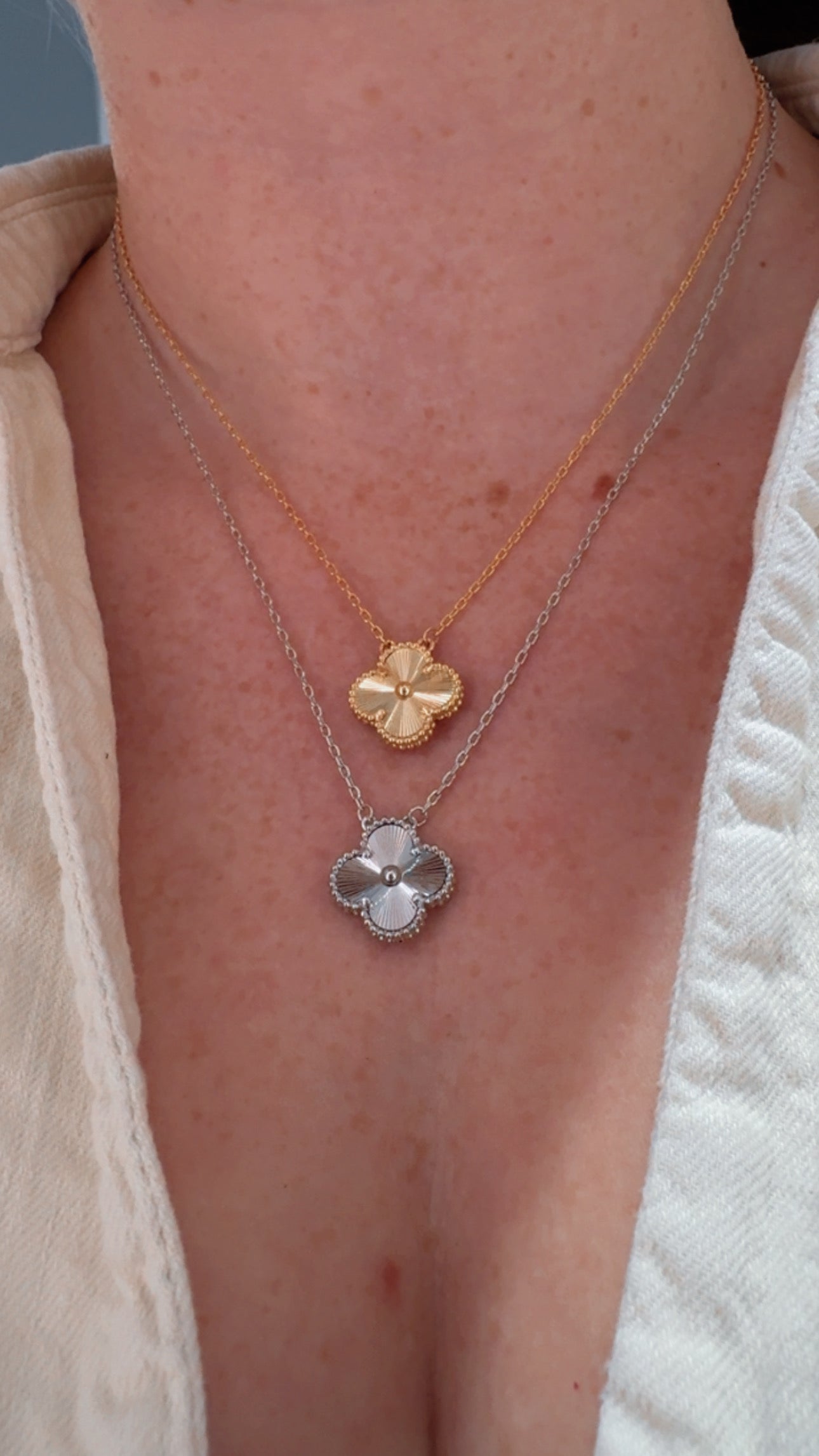 VC COLORS BLACK WHITE SILVER GOLD NECKLACE