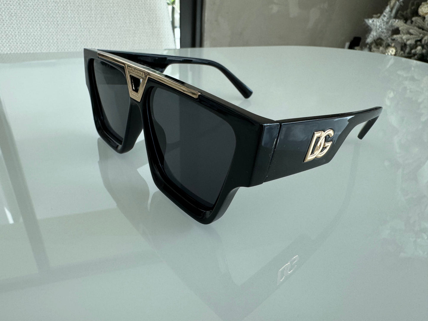 D COLORS BLACK AND WHITE SUNGLASSES