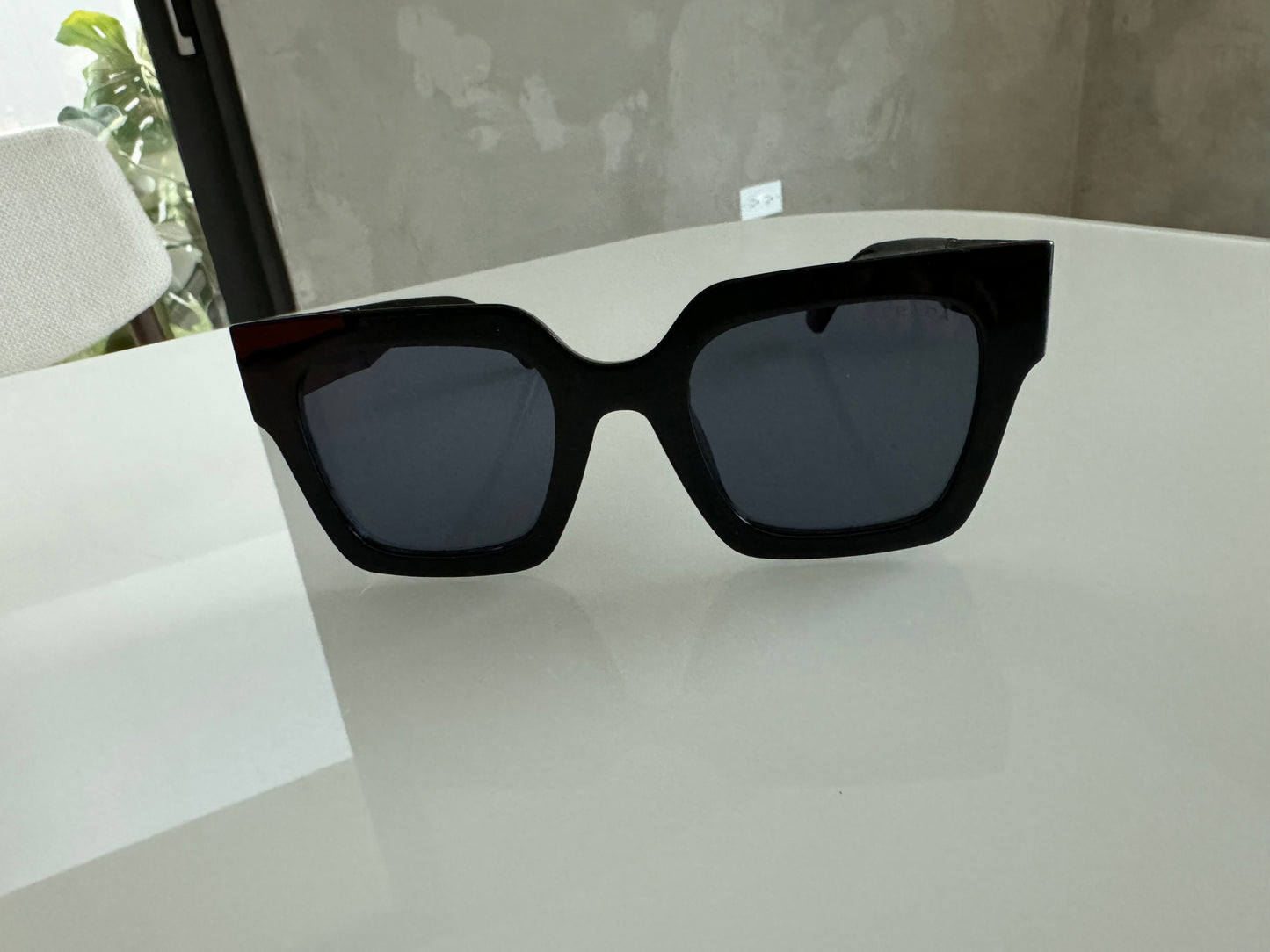 P COLORS BLACK WHITE BLUE GOLD SUNGLASSES