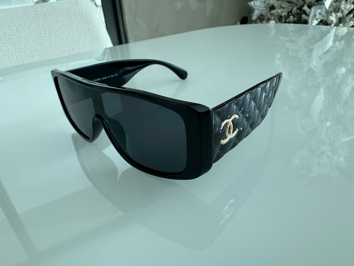 CH BLACK AND GOLD SUNGLASSES