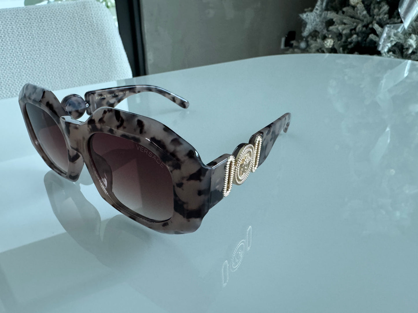 V PRINT COLORS SUNGLASSES