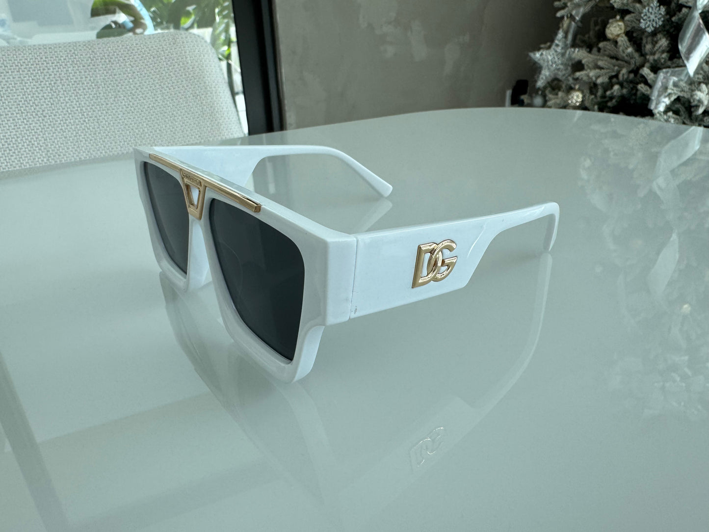 D COLORS BLACK AND WHITE SUNGLASSES