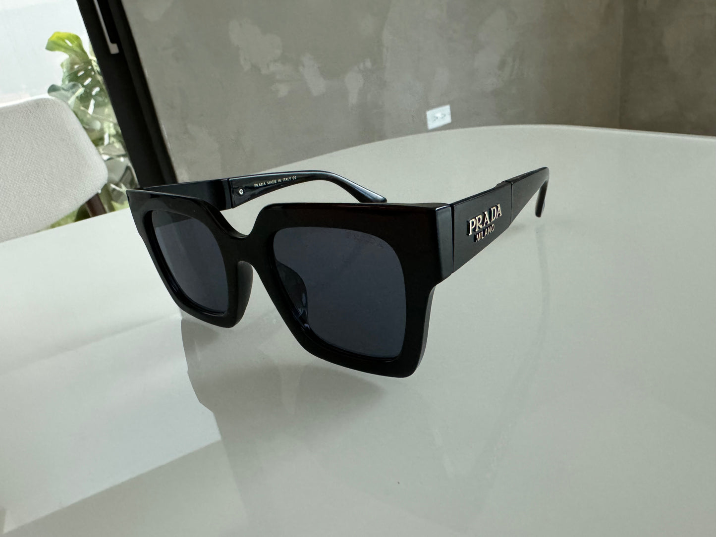 P COLORS BLACK WHITE BLUE GOLD SUNGLASSES
