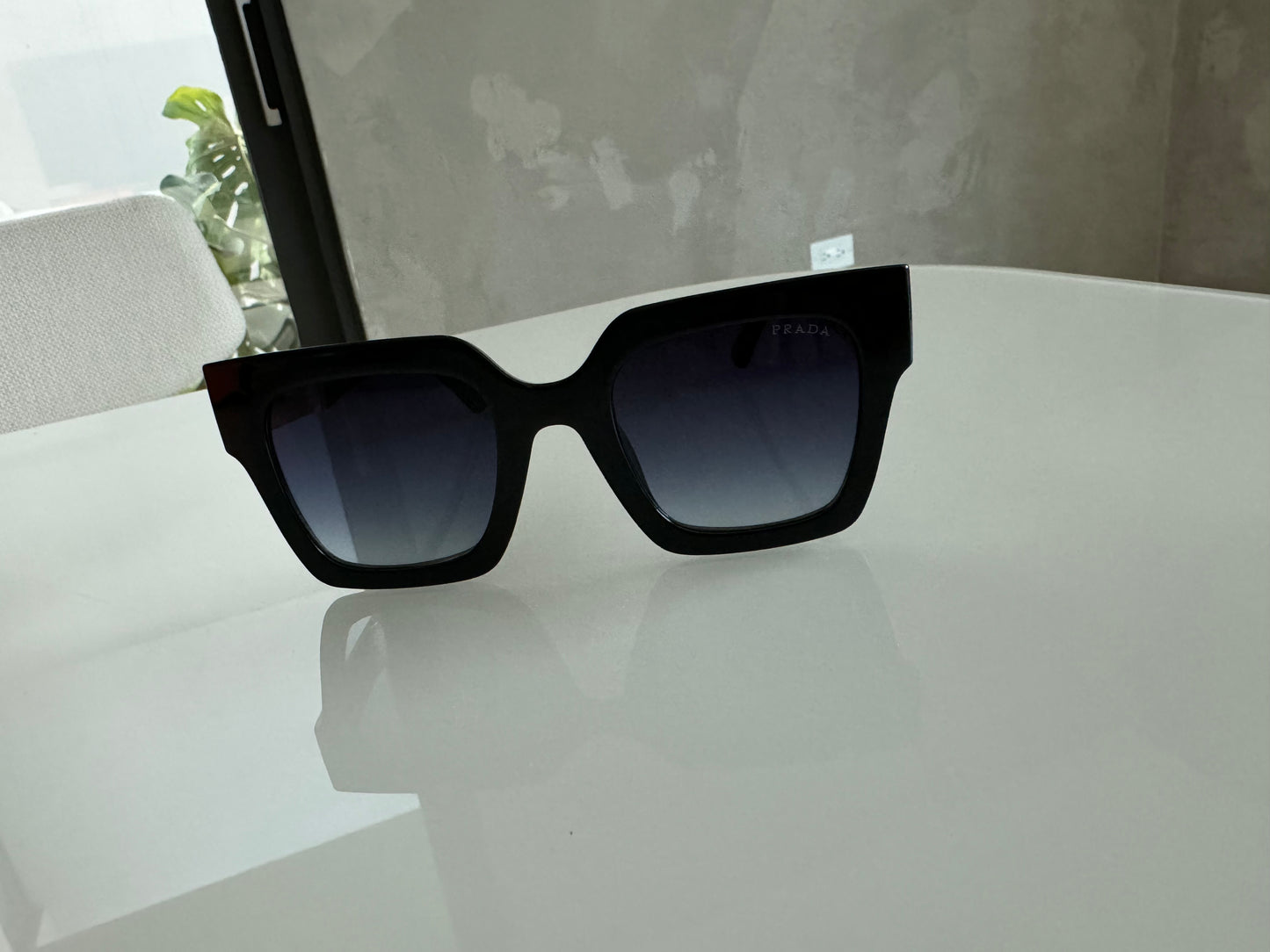 P COLORS BLACK WHITE BLUE GOLD SUNGLASSES