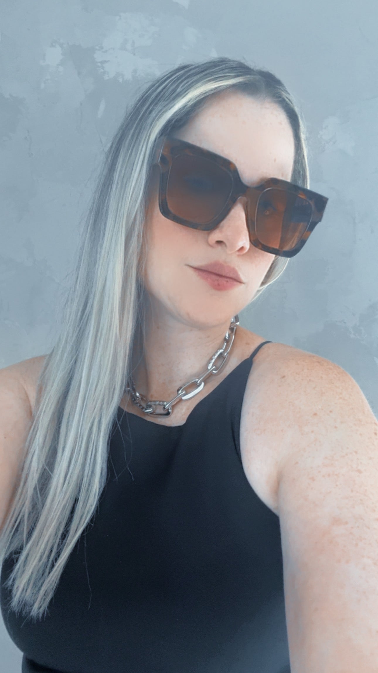 P COLORS BLACK WHITE BLUE GOLD SUNGLASSES