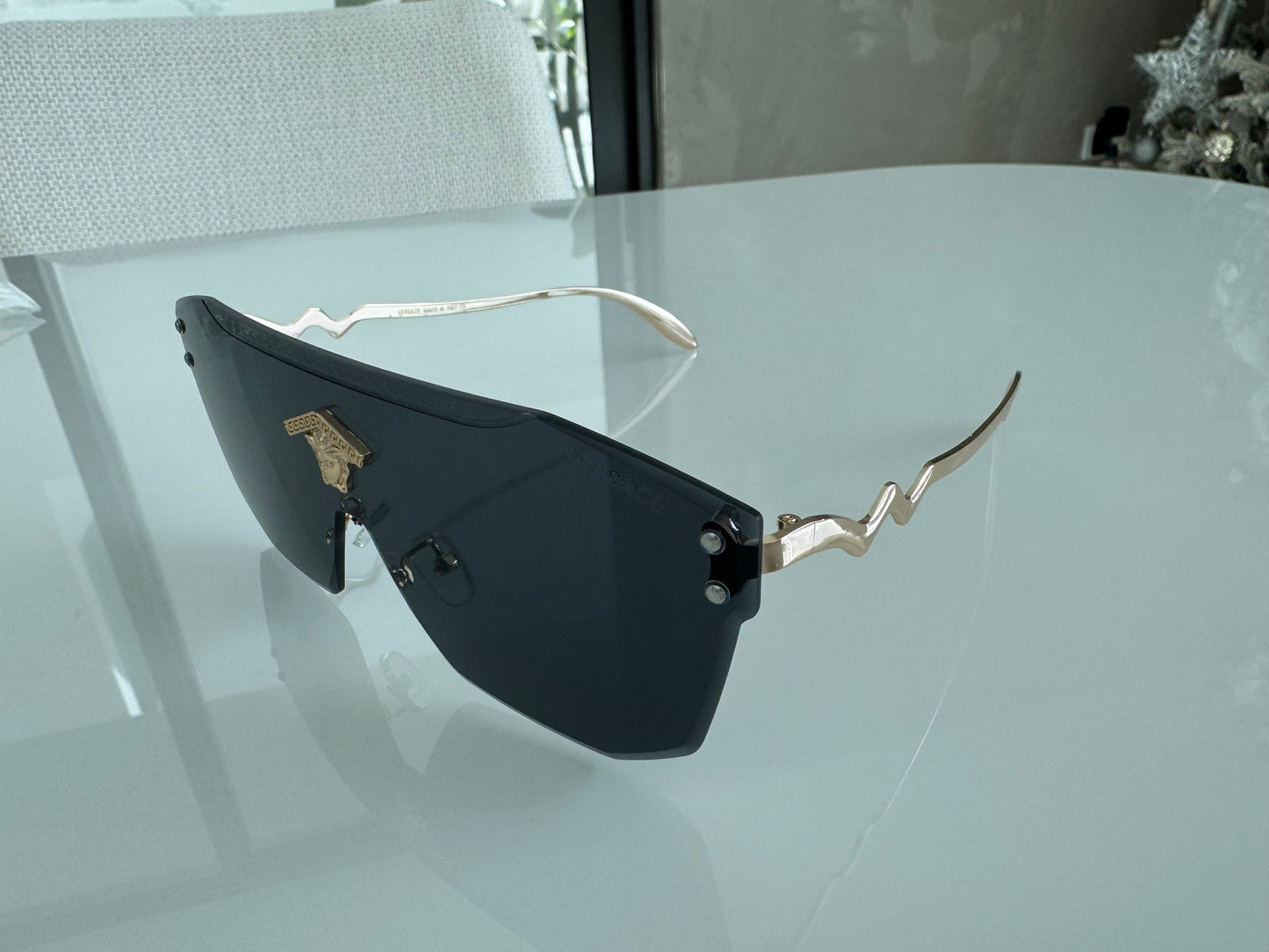 V COLORS SILVER AND BLACK SUNGLASSES