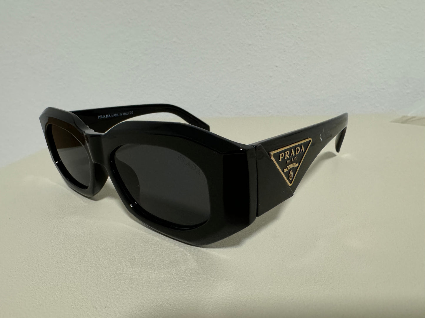 P COLORS BLACK BROWN WHITE SUNGLASSES