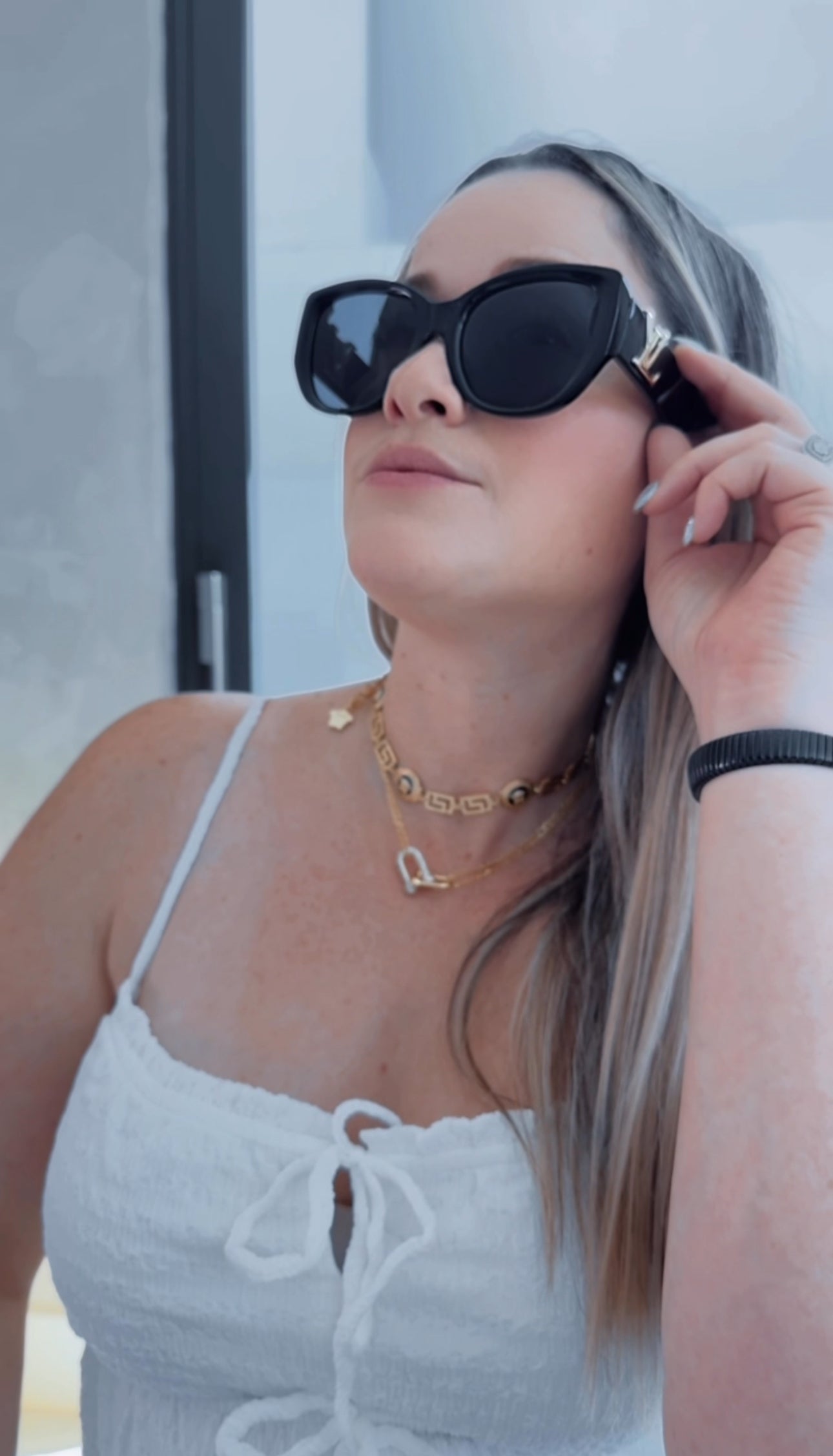 L COLORS BLACK AND BEIGE SUNGLASSES
