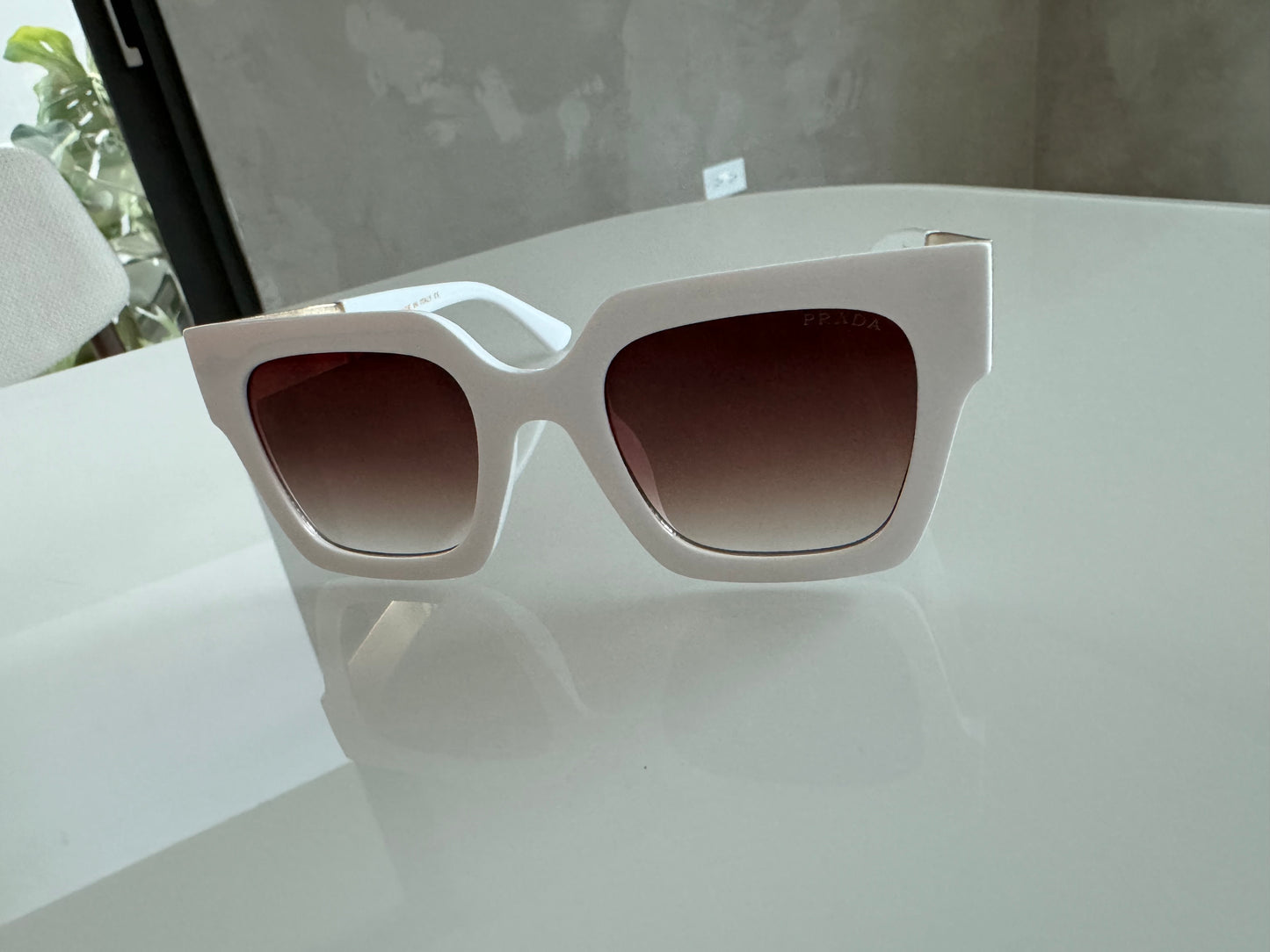P COLORS BLACK WHITE BLUE GOLD SUNGLASSES
