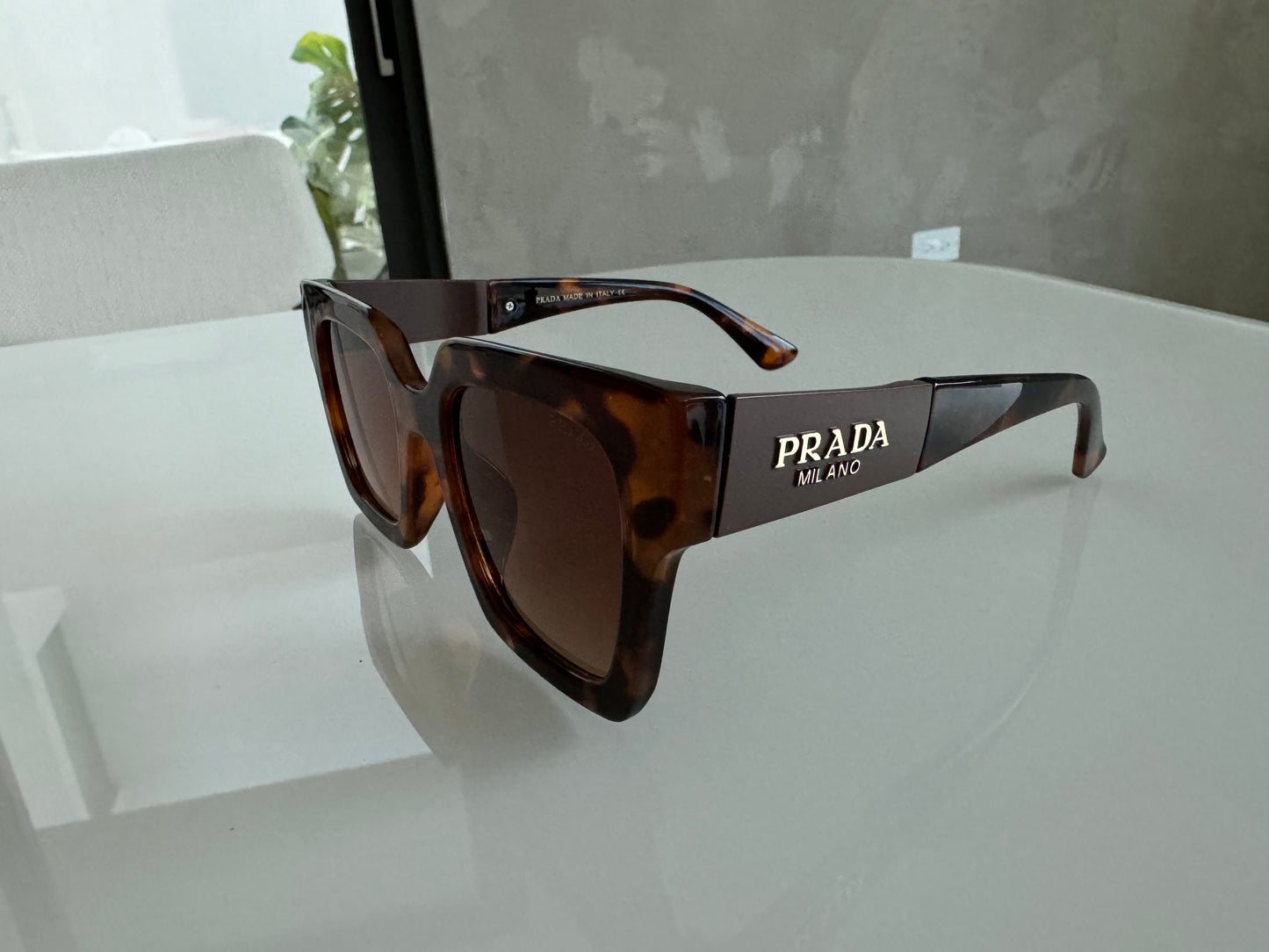 P COLORS BLACK WHITE BLUE GOLD SUNGLASSES