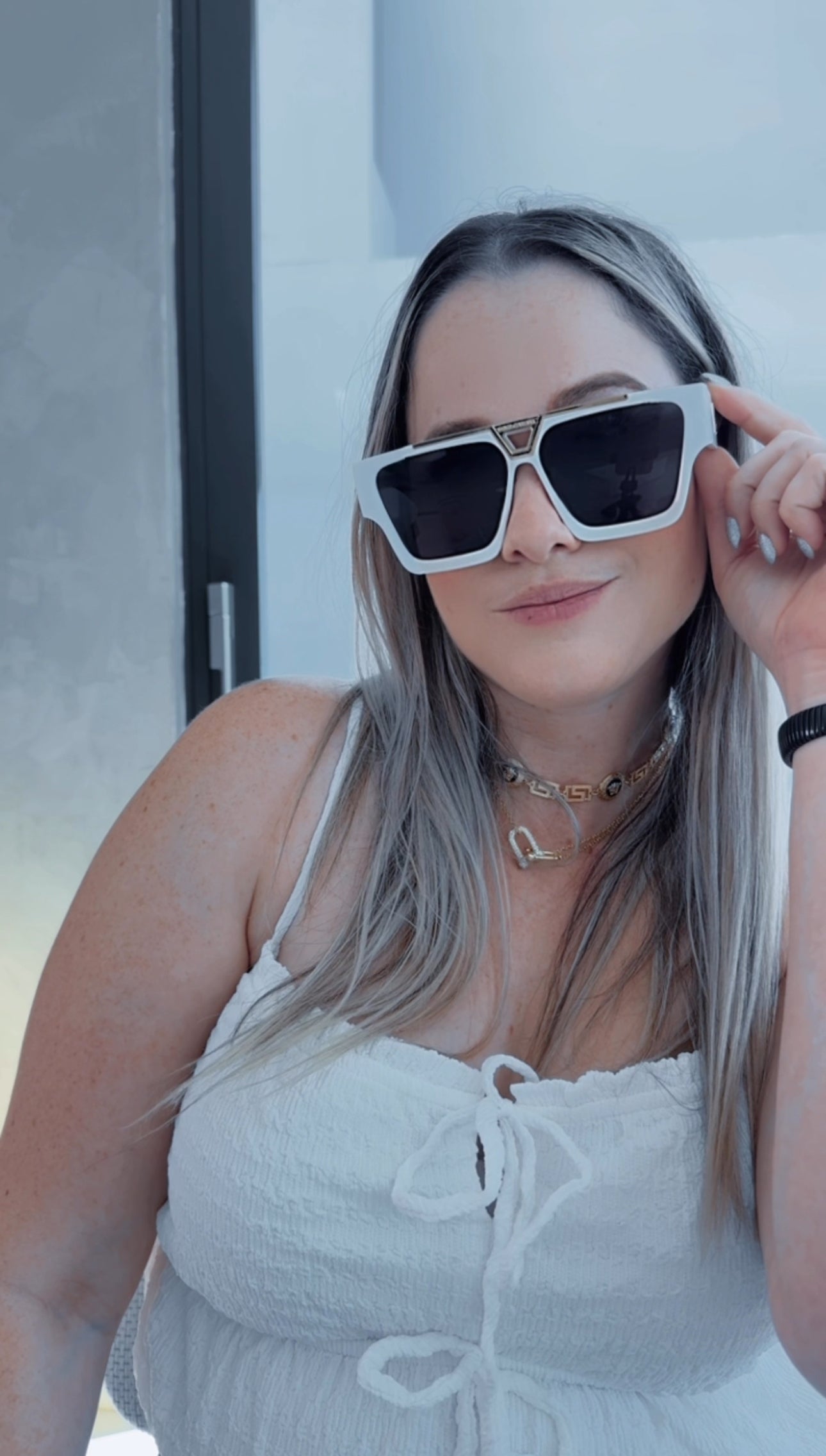 D COLORS BLACK AND WHITE SUNGLASSES