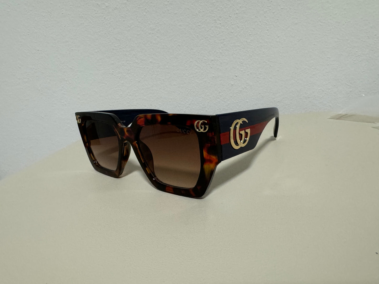 G GREEN & RED SUNGLASSES