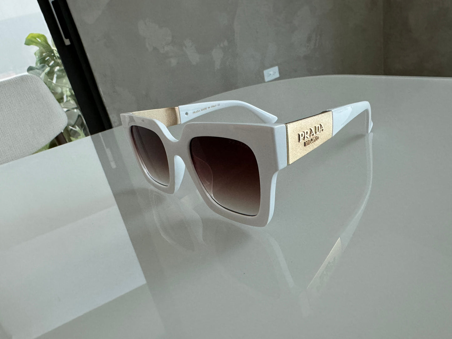 P COLORS BLACK WHITE BLUE GOLD SUNGLASSES