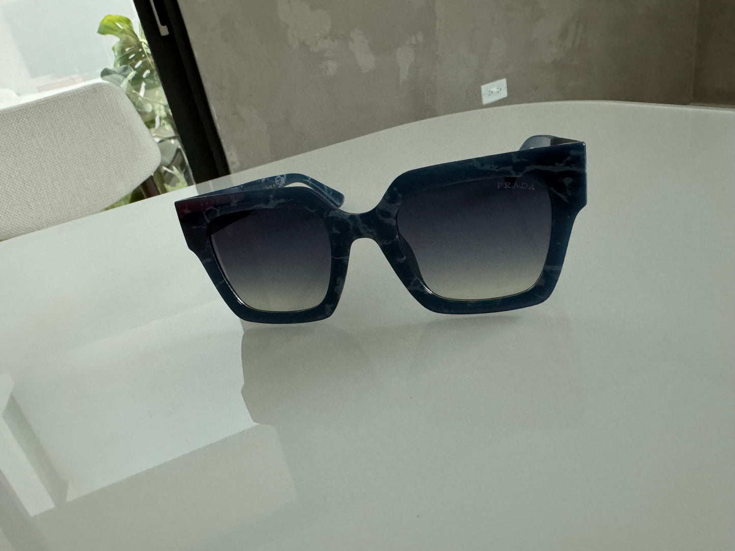 P COLORS BLACK WHITE BLUE GOLD SUNGLASSES