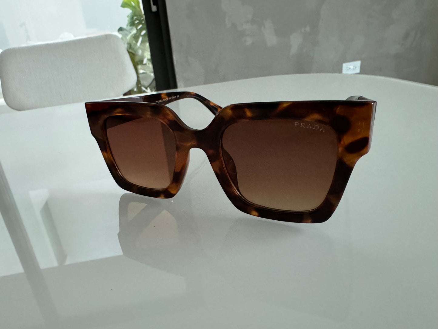 P COLORS BLACK WHITE BLUE GOLD SUNGLASSES