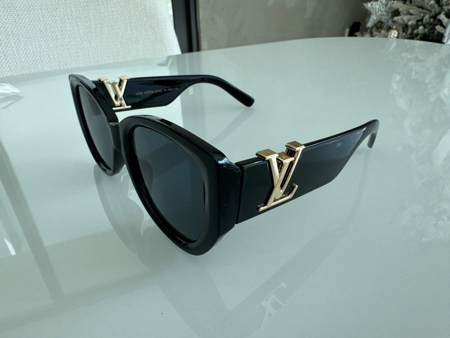 L COLORS BLACK AND BEIGE SUNGLASSES