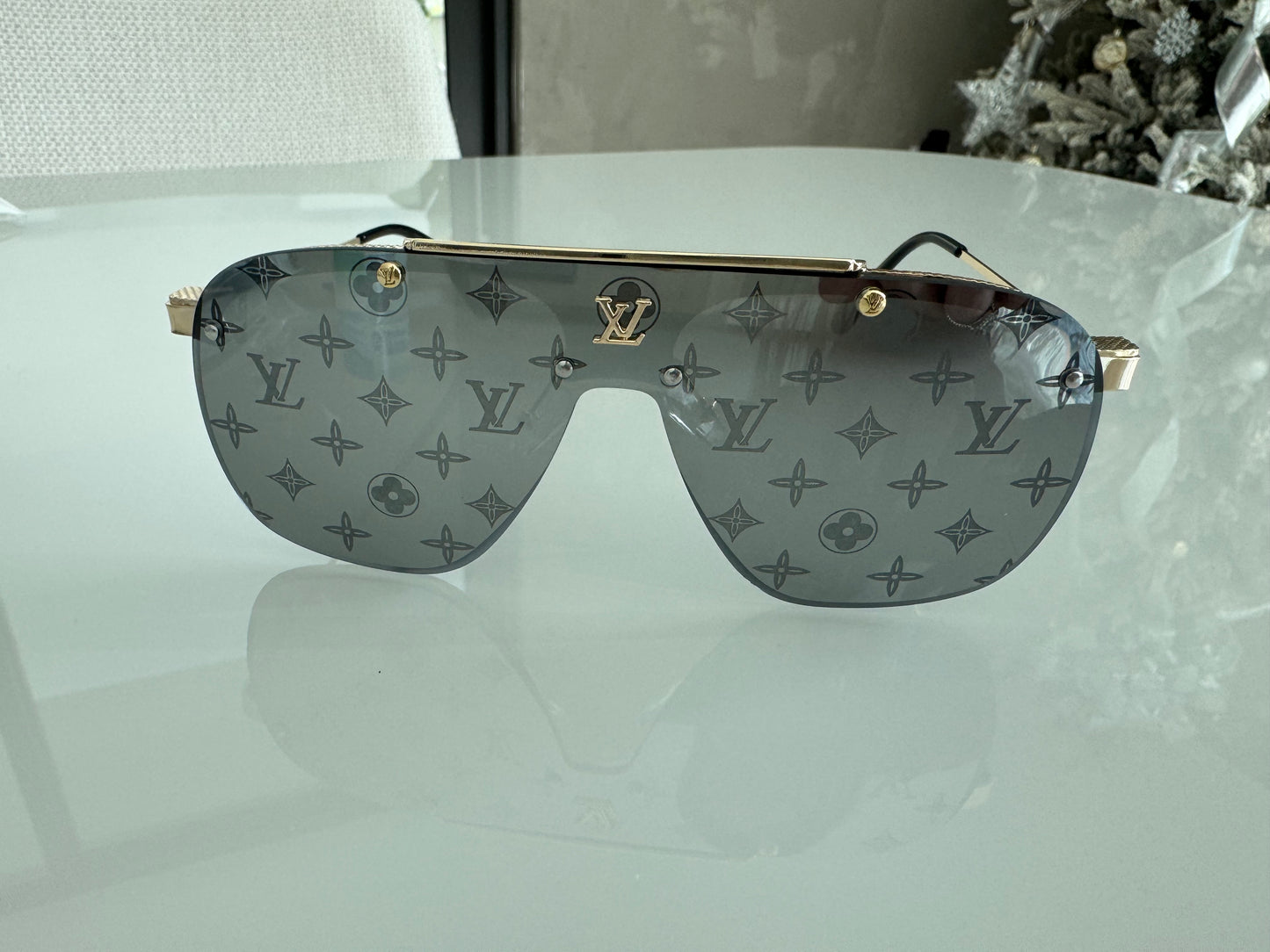 L SILVER AND GOLD SUNGLASSES