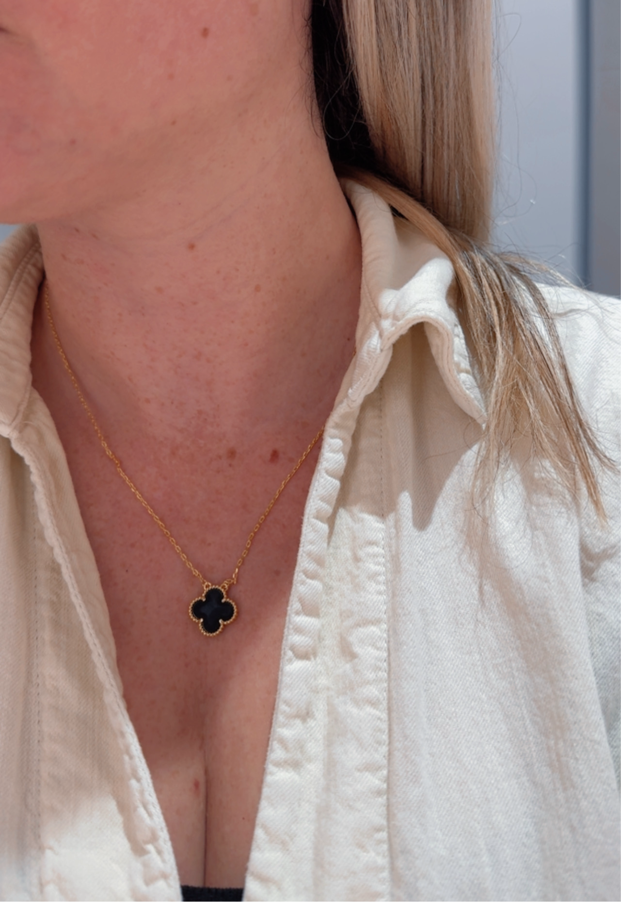 VC COLORS BLACK WHITE SILVER GOLD NECKLACE