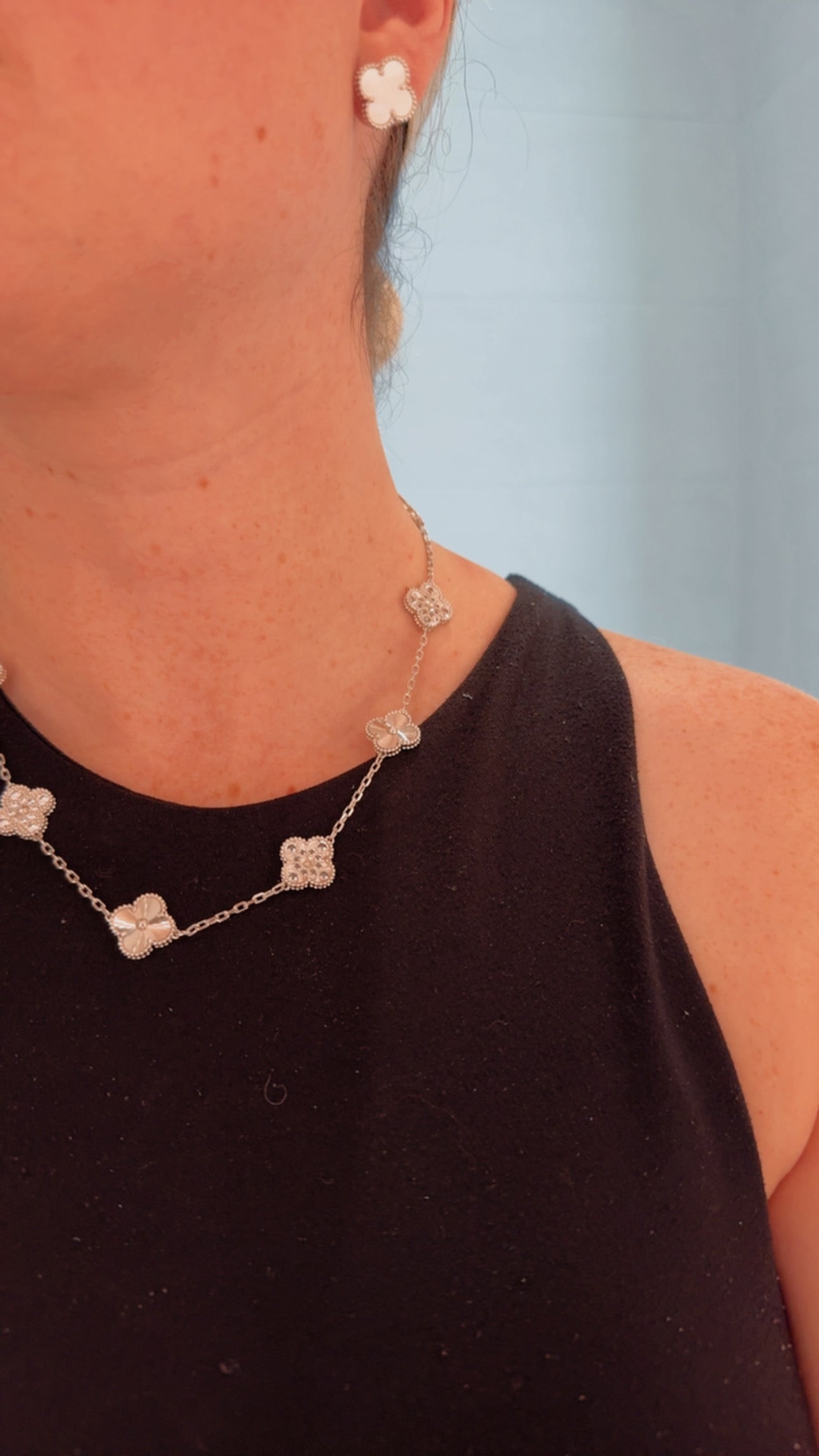 VC 10 TREBOL BLACK SILVER WHITE GOLD NECKLACE