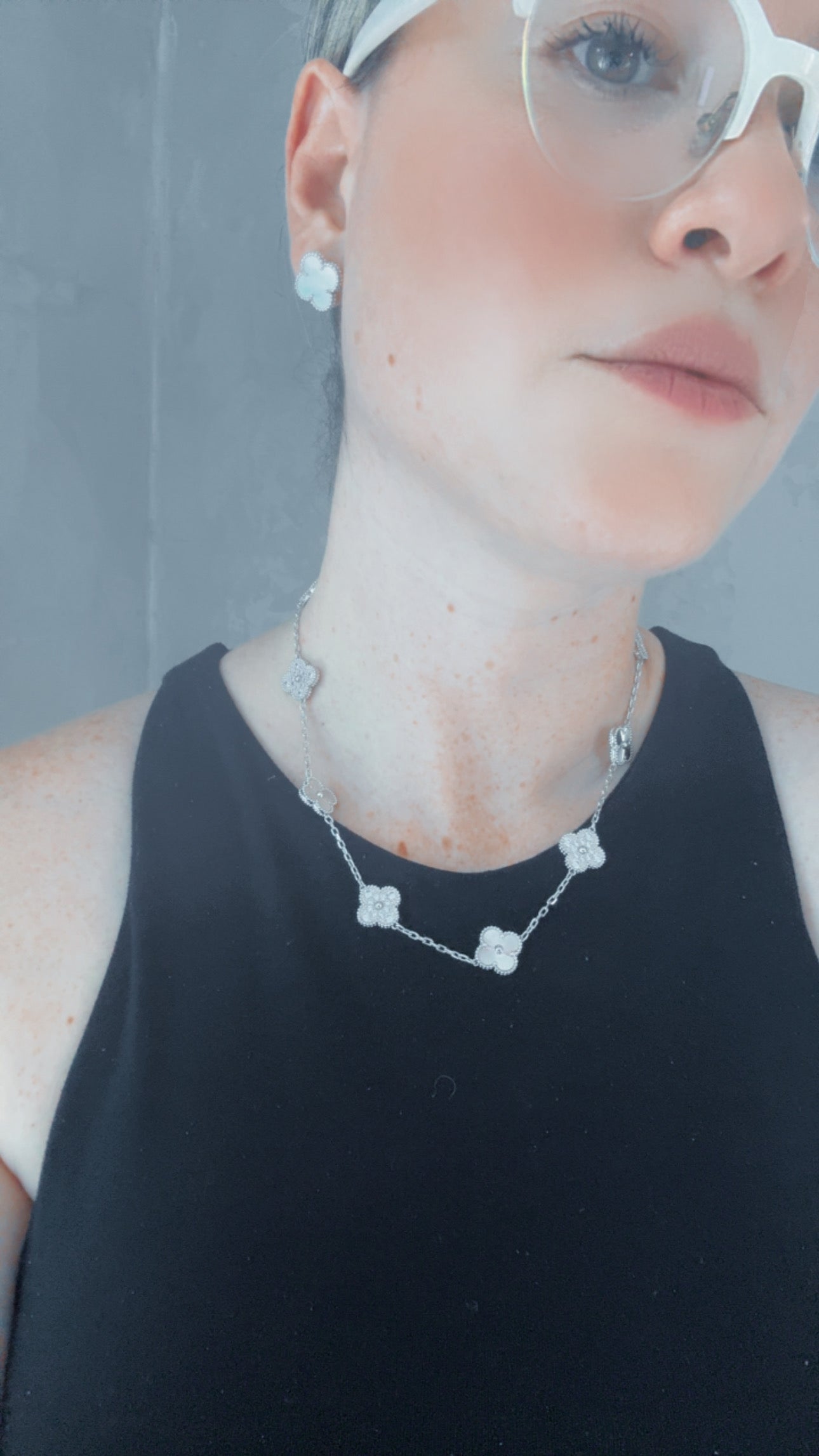 VC 10 TREBOL BLACK SILVER WHITE GOLD NECKLACE