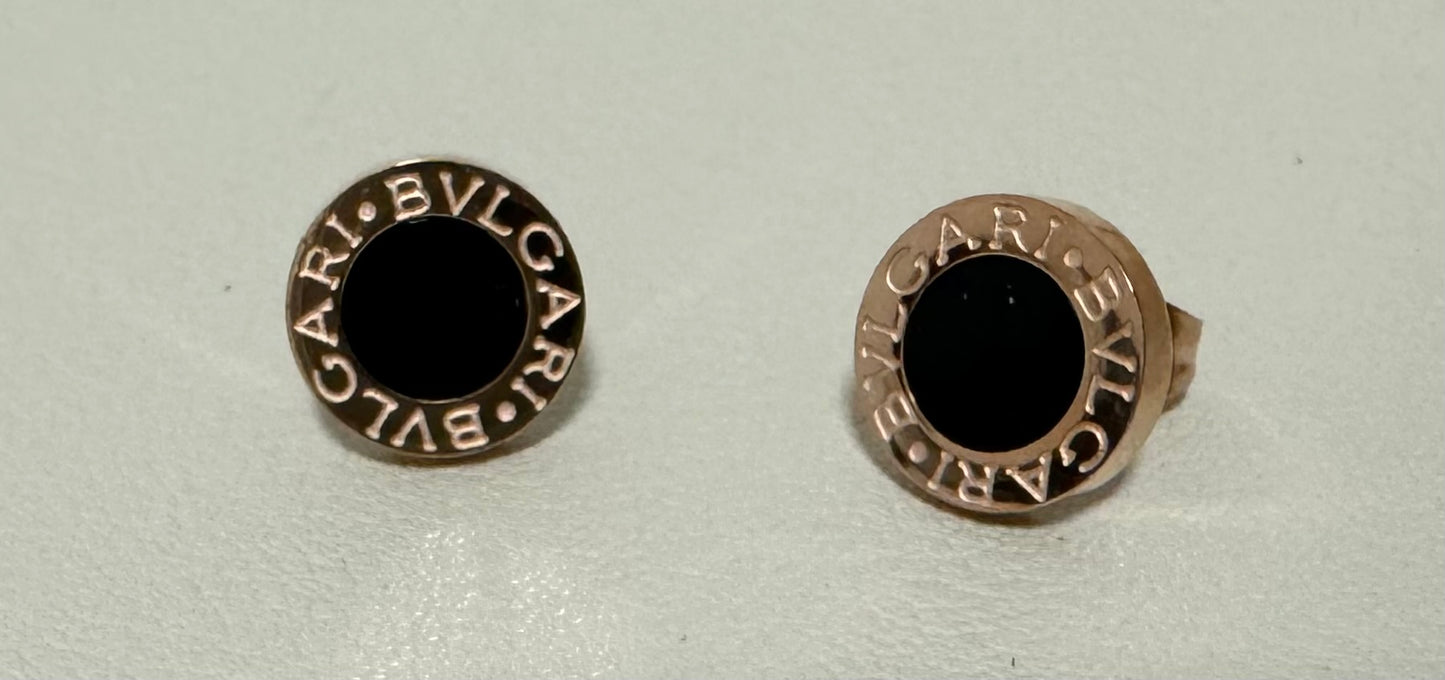 B BLACK WHITE ROSEGOLD EARRINGS