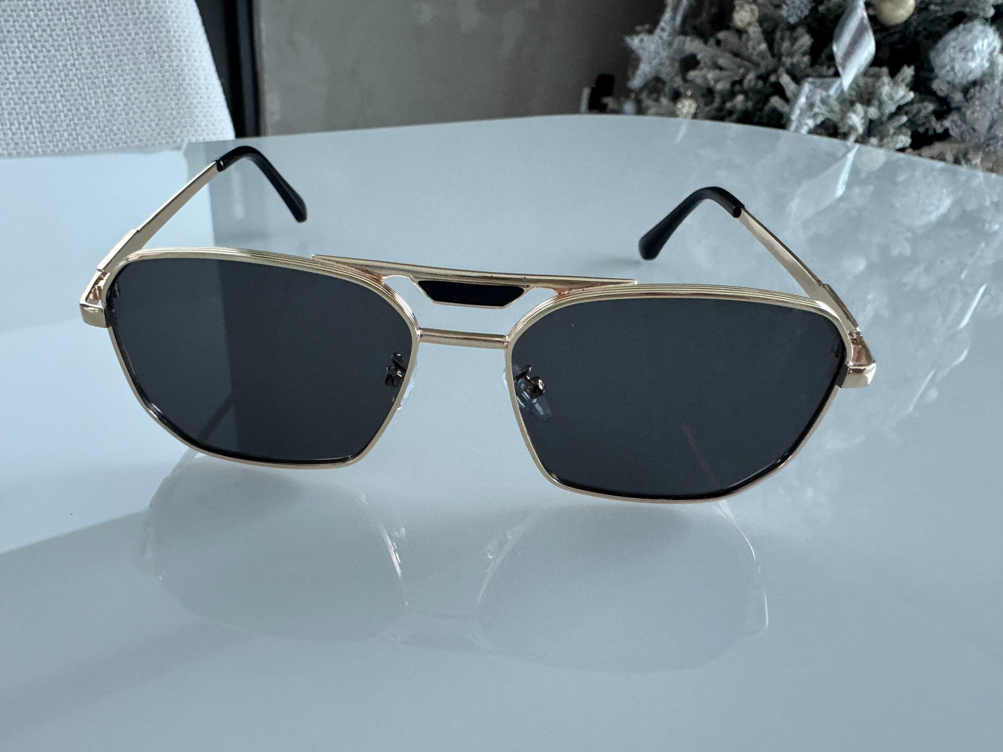 P COLORS GOLD BLACK BROWN SUNGLASSES