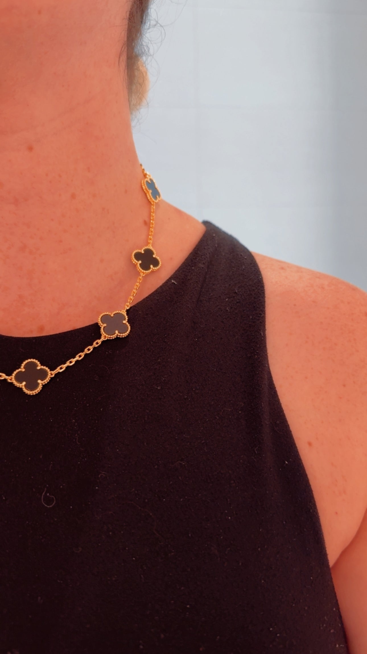 VC 10 TREBOL BLACK SILVER WHITE GOLD NECKLACE