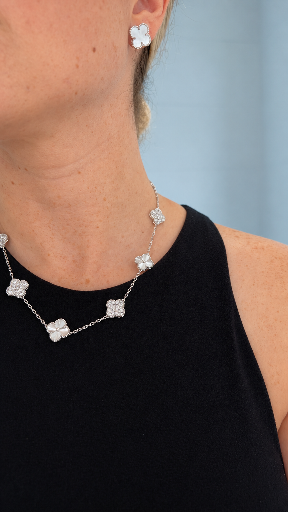 VC 10 TREBOL BLACK SILVER WHITE GOLD NECKLACE