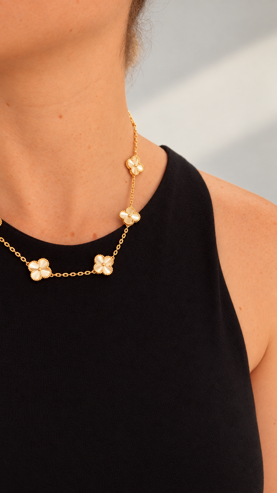 VC 10 TREBOL BLACK SILVER WHITE GOLD NECKLACE