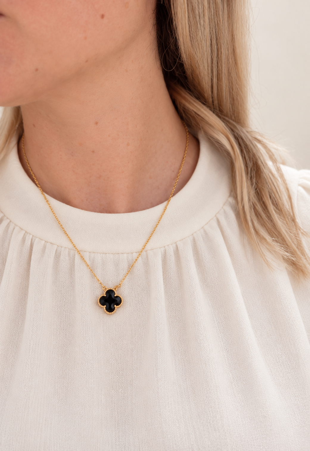 VC COLORS BLACK WHITE SILVER GOLD NECKLACE