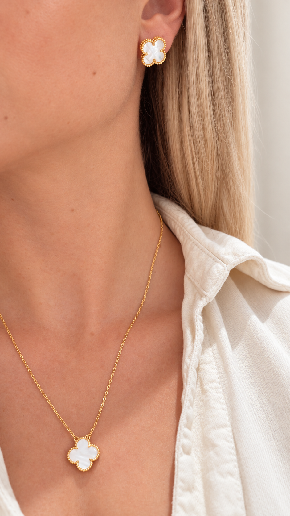 VC COLORS BLACK WHITE SILVER GOLD NECKLACE