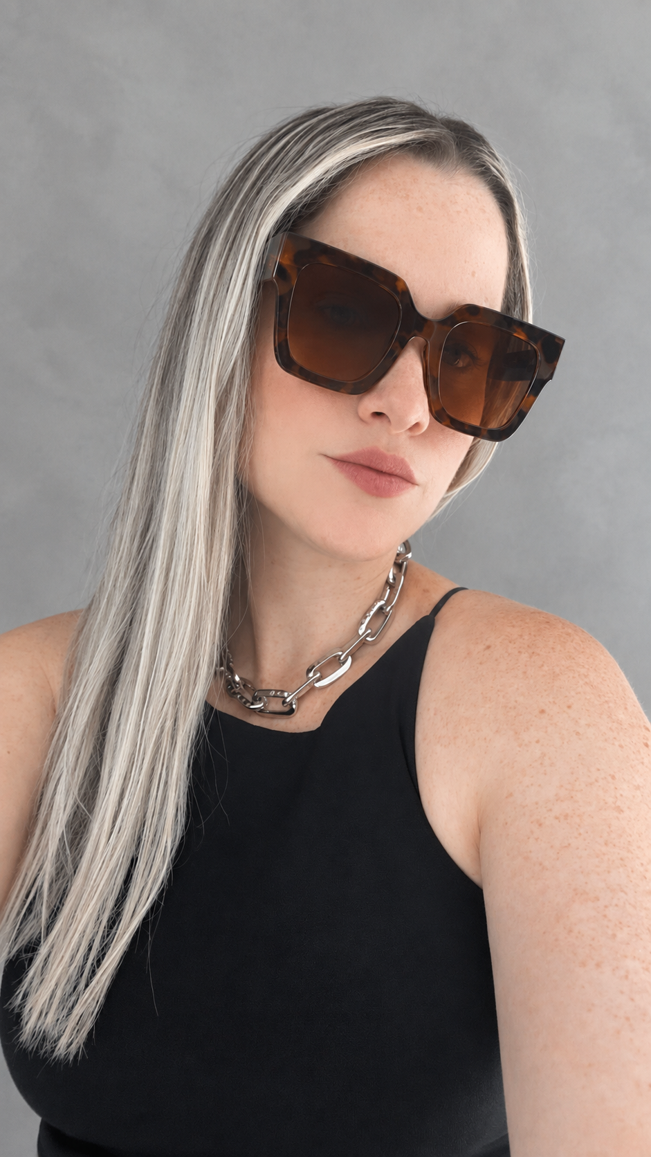 P COLORS BLACK WHITE BLUE GOLD SUNGLASSES