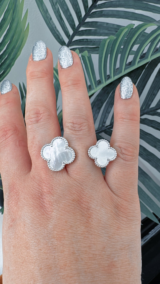 V SILVER WHITE BLACK RING