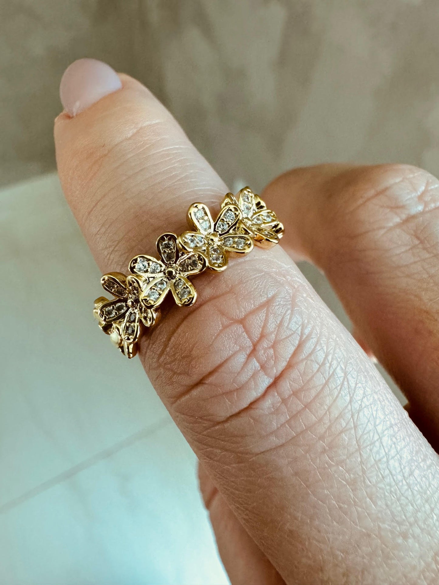 GOLD ZIRCONIA FLOWERS RING