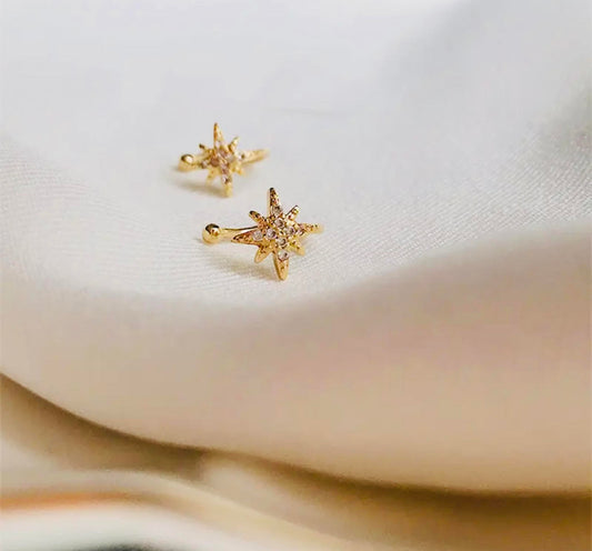 GOLD STAR EAR CUFF
